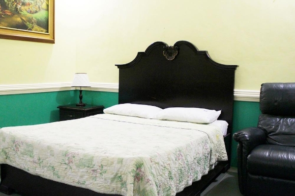 Kokomo's Suites Hotel (Santol)